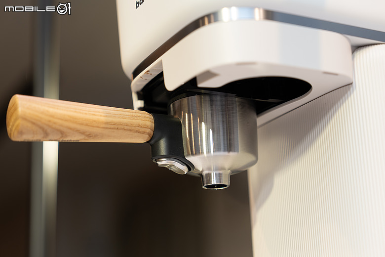 飛利浦 Philips Baristina 一滑極萃義式咖啡機登場!一按一滑一分鐘,現磨咖啡輕鬆享受