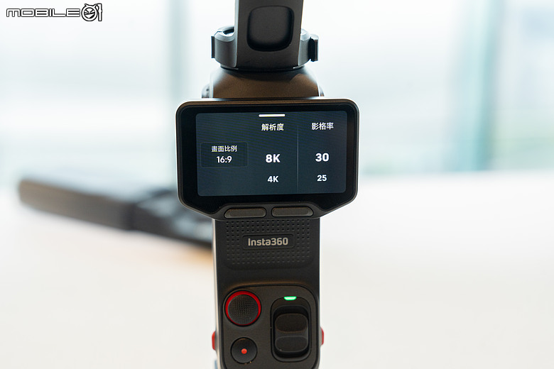 Insta360 首款旗艦雲台相機 Luna Ultra 來了!徠卡 1 吋 8K 雙鏡頭、2 吋可拆螢幕、支援頭部追蹤