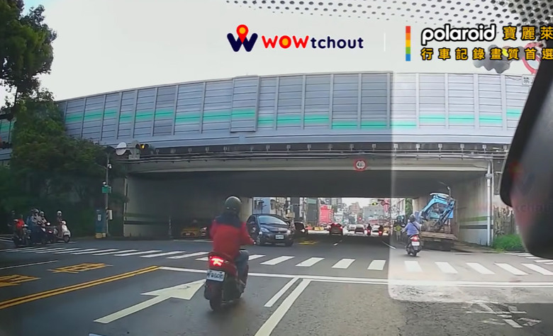 高雄 一定是騎太慢啦，再快一點就過去了！🛵💨💨💨