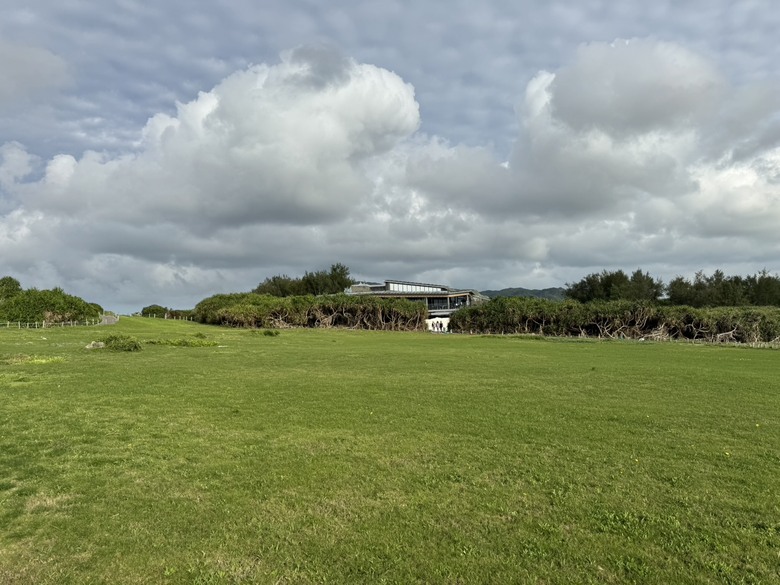 沖繩自由行 DAY2|古宇利大橋絕美海景、美國村夕陽、名護魚食堂,沖繩北部一日自駕攻略!
