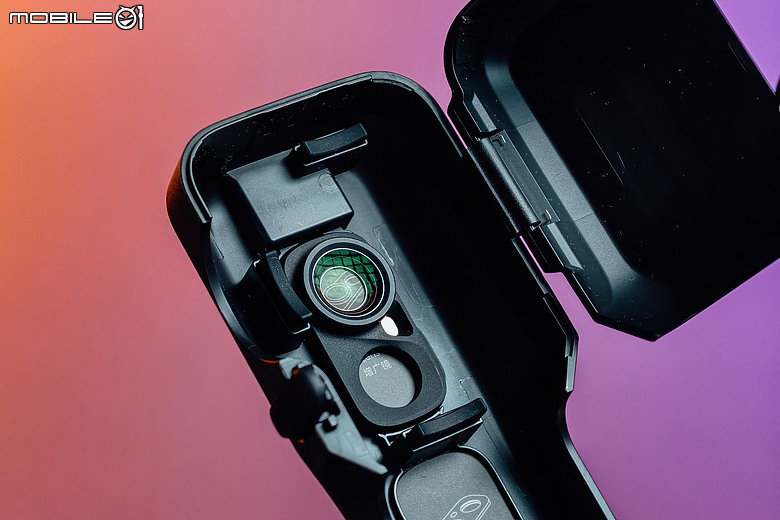 Insta360 Luna Ultra 評測報告|徠卡雙鏡頭加持、分離式螢幕開創 Vlog 新玩法!