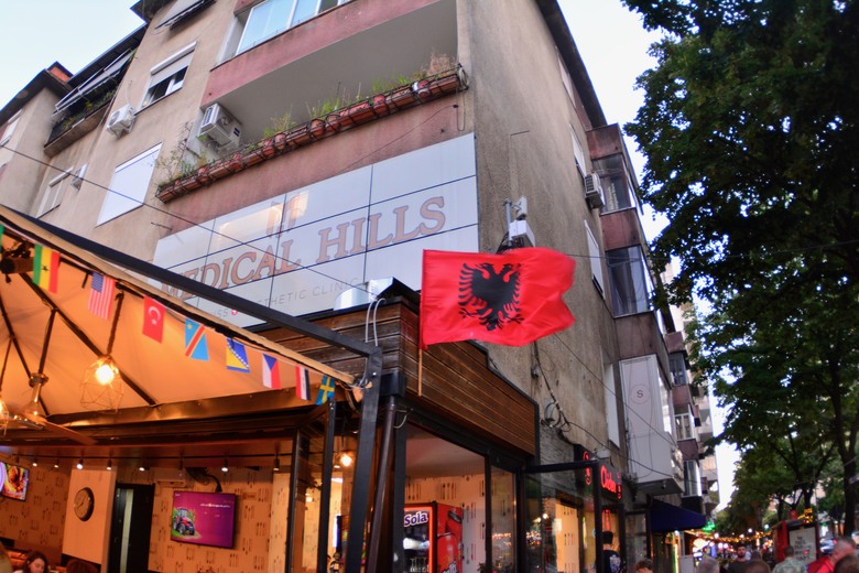 阿爾巴尼亞🇦🇱第一天 - 首都地拉那美食現代建築之旅