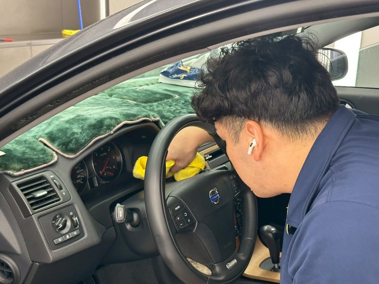 老車也得裡外兼顧,V50回廠美容