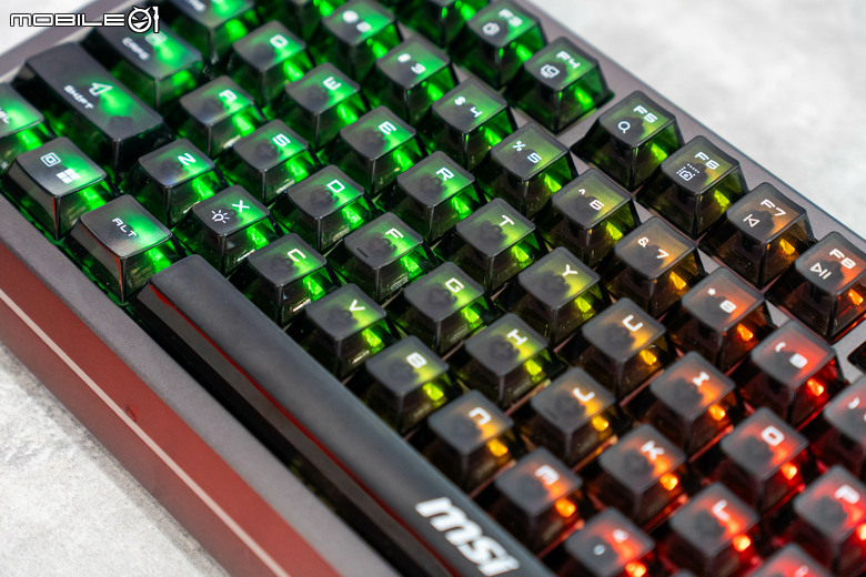【Computex 2026】微星推出新款磁軸鍵盤 Strike Alloy TMR 具備 PCB 防水設計在水中也能打!