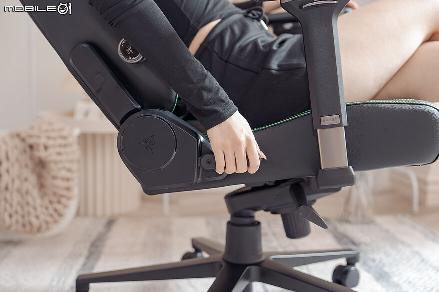 Razer Iskur V2 NewGen 開箱體驗|具備多樣可調+腰部支撐系統的人體工學電競椅