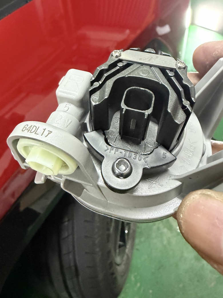 GR RAV4柔和的燭光級霧燈