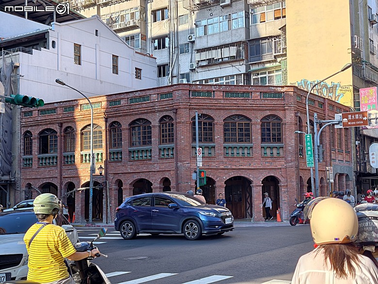 新芳春行、波麗路餐廳、黑美人大酒家、大千百貨、渭水驛站，還有美味吐司PILLO Bakery & café及好吃的大稻埕魯肉飯 — 2026初夏之大稻埕散策 東段 — 延平北路二段兩側及東側