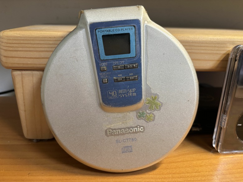 有手機以前你出門在外都怎麼聽音樂呢?大家還記得「隨身聽」嗎?