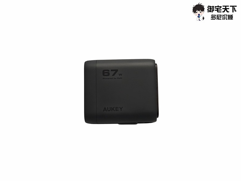 點我看大圖 開箱|AUKEY C12 67W 氮化鎵自帶線充電器 - 67W 大功率能為筆電充電,搭配伸縮線設計,拉取順暢、充電更方便!