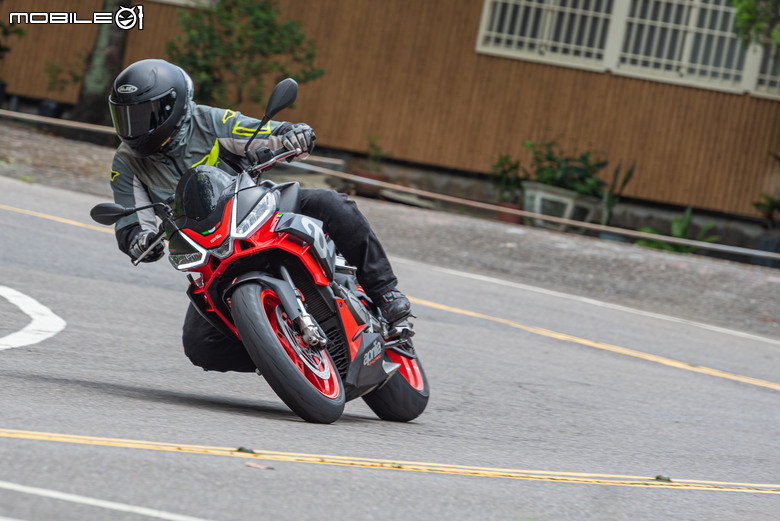 點我看大圖 Aprilia Tuono 660 試駕報告|手握燥熱戰鬥純血,電控帶來千變萬化!