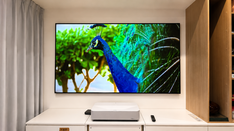 【案例分享】EPSON EH-LS970 白色雷射電視+100吋菲涅爾布幕｜剛剛好的客廳升級