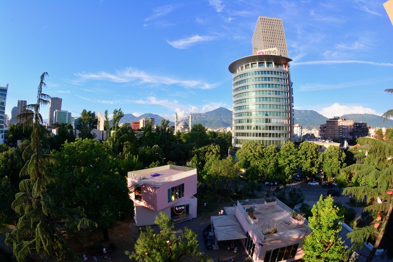 阿爾巴尼亞🇦🇱第一天 - 首都地拉那美食現代建築之旅