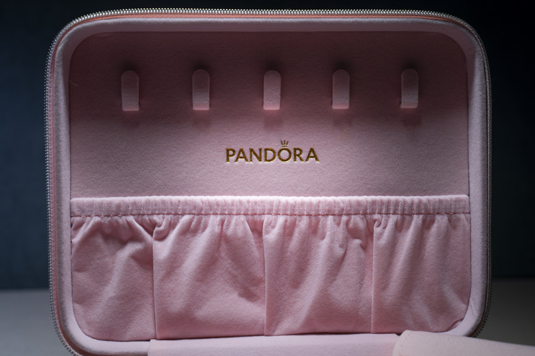 點我看大圖 PANDORA潘朵拉 飾品購物初體驗 手鍊-項鍊-串飾 一次買齊