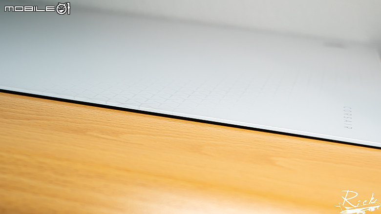 【開箱】賊船鎂合金滑鼠與首款玻璃墊 | CORSAIR SABRE v2 PRO WIRELESS MG WHITE & MM GLASS LARGE