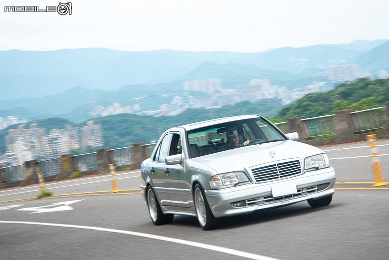 經典試駕｜AMG量產時代的起源，Yao與他的Mercedes-Benz C 36 AMG！