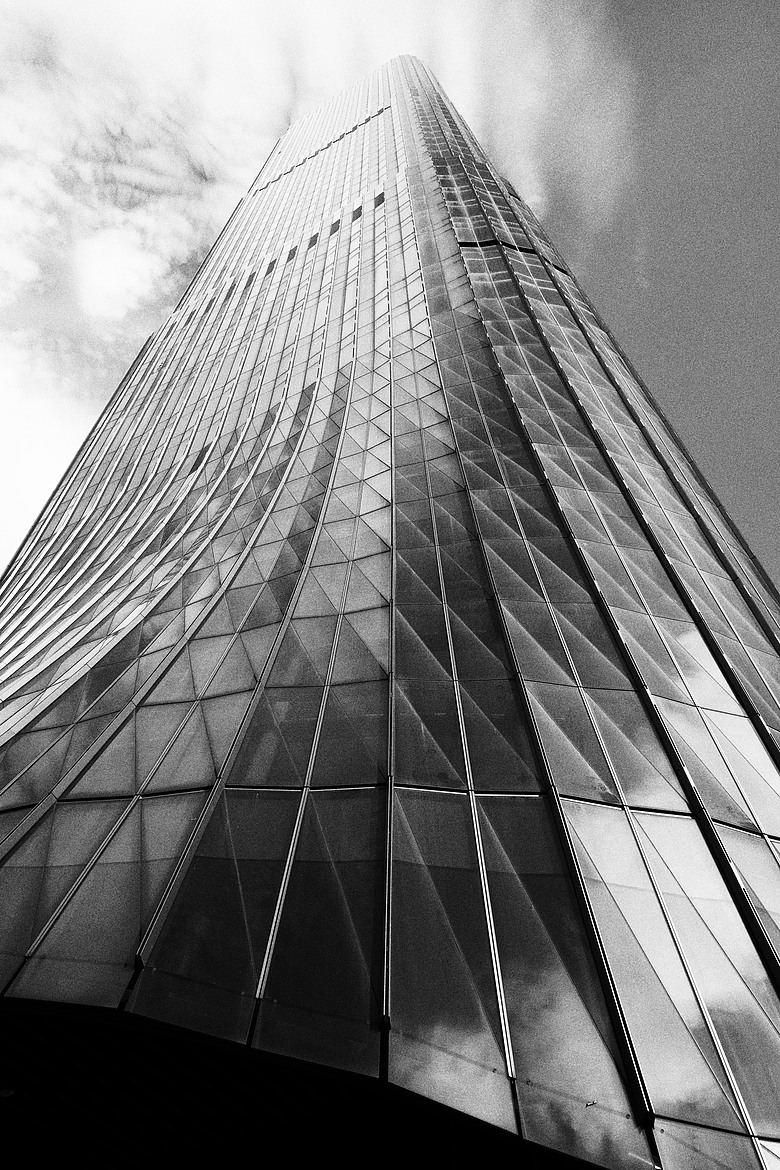 RICOH GR IV Monochrome 評測報告｜以純粹光影、譜寫口袋裡的黑白詩篇！