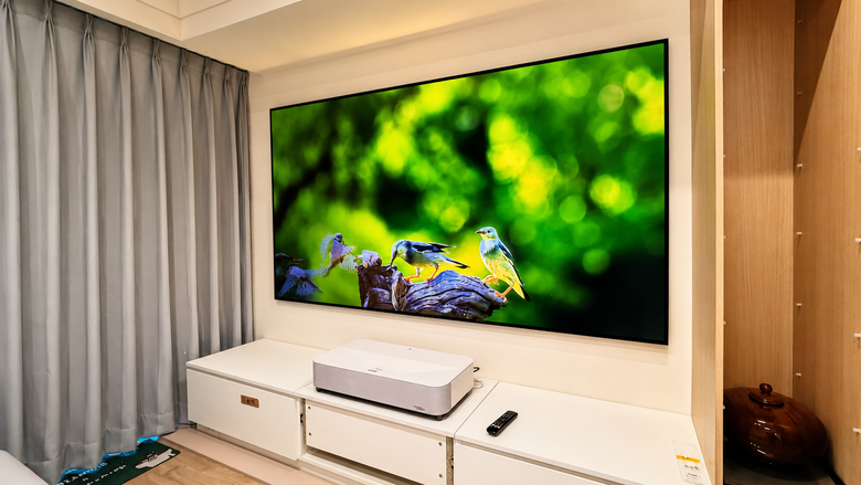 【案例分享】EPSON EH-LS970 白色雷射電視+100吋菲涅爾布幕｜剛剛好的客廳升級