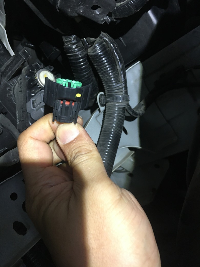 2016 Mazad 3 更換 LED 燈泡