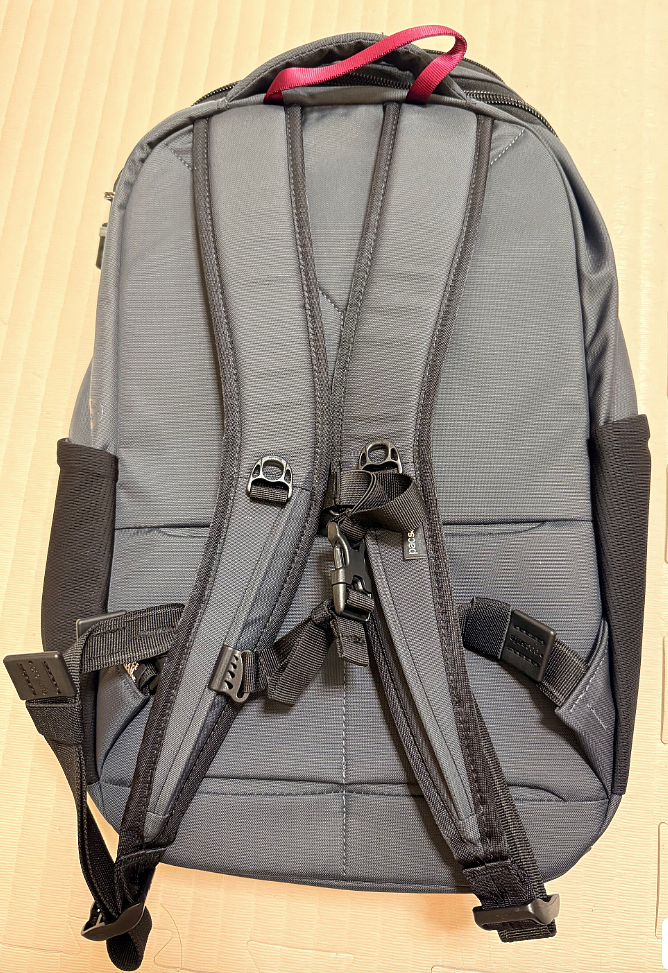 ~~開箱~~ Pacsafe 防盜海龜背包EXP 28L