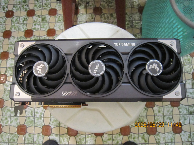 ASUS 華碩 TUF Gaming Radeon™ RX 9070 XT 16GB GDDR6 OC 超頻版 顯示卡開箱分享與測試