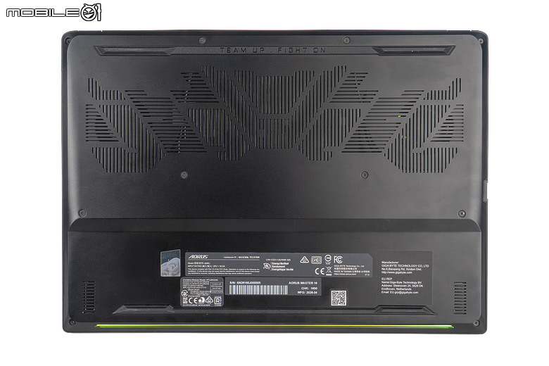 GIGABYTE AORUS MASTER 16 AM6J｜今年最超值 16 吋 RTX 5090 電競機皇？