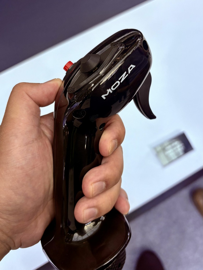 【COMPUTEX 2026】原來賽車模擬器可以這麼真！MOZA Racing 體驗分享