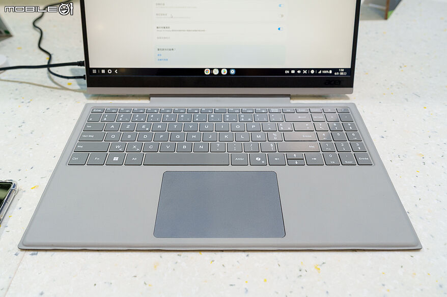 【Computex 2026】Acer 發表 960g TravelMate P6 14 AI 商務筆電 便攜與輔助螢幕同步登場