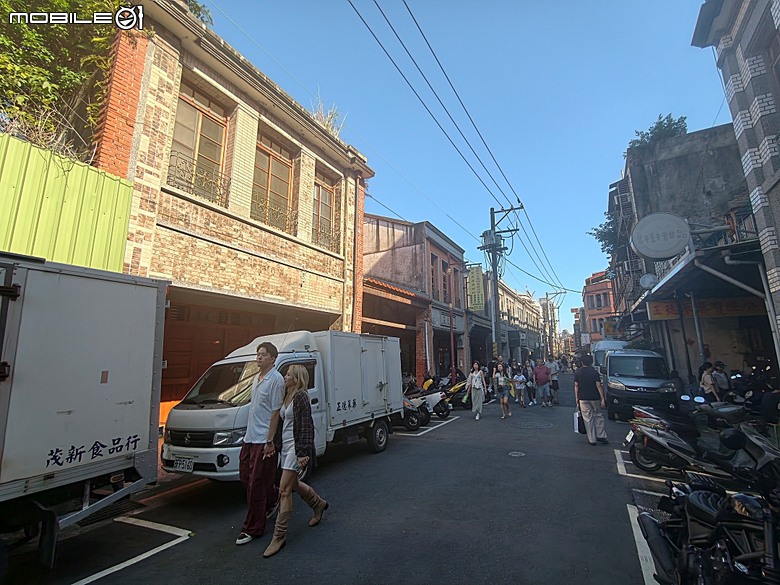大稻埕歷史風貌特定專用區、Olympus Plaza Taipei、永樂町派出所、十連棟、大稻埕辜宅、福生堂醫院，順便品嚐昭和浪漫洗濯屋的烤糰子與甜點冰品 — 2026初夏之大稻埕散策 北段 — 民生西路以北至民權西路大橋頭站之間