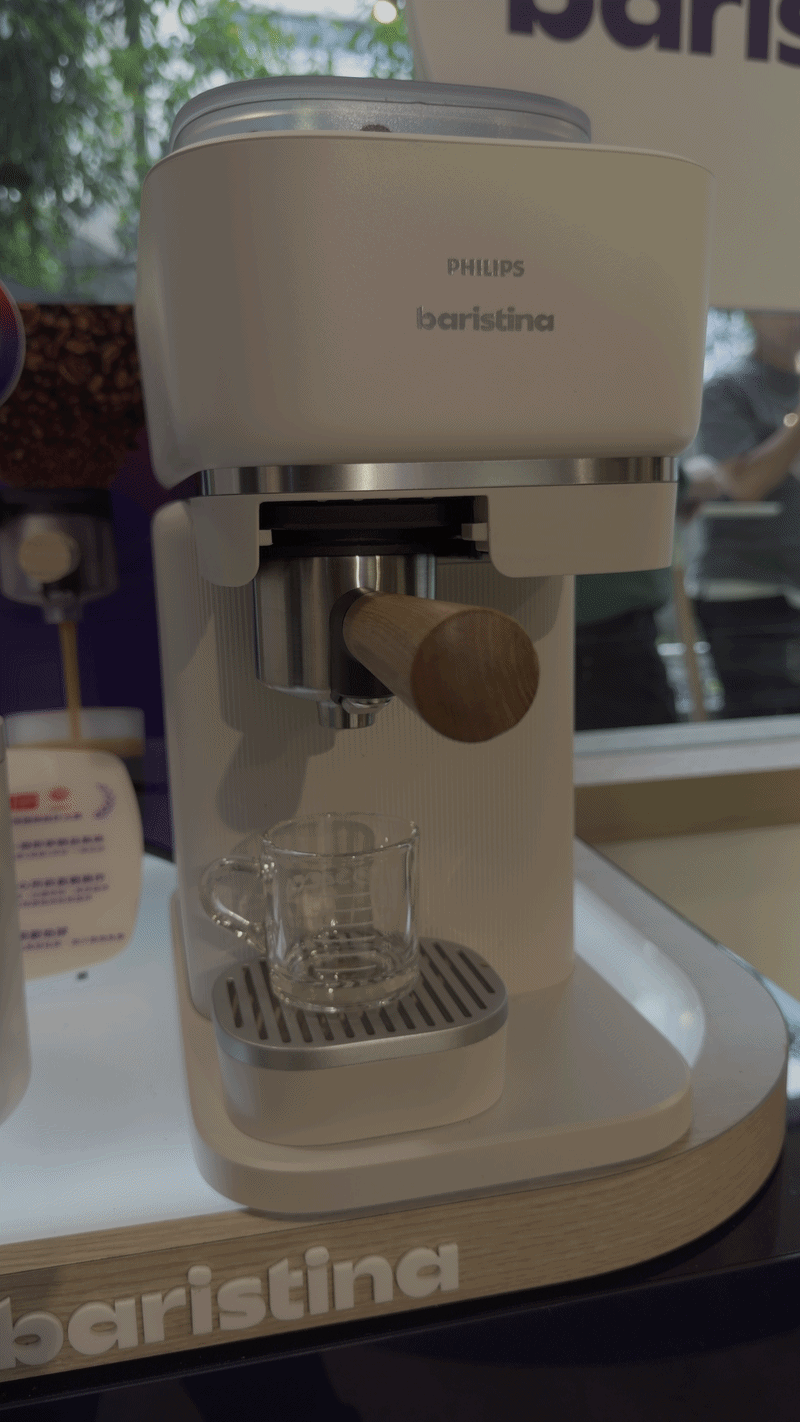 點我看大圖 飛利浦 Philips Baristina 一滑極萃義式咖啡機登場!一按一滑一分鐘,現磨咖啡輕鬆享受