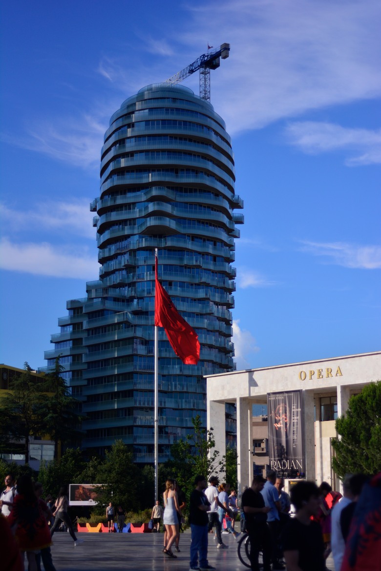 阿爾巴尼亞🇦🇱第一天 - 首都地拉那美食現代建築之旅