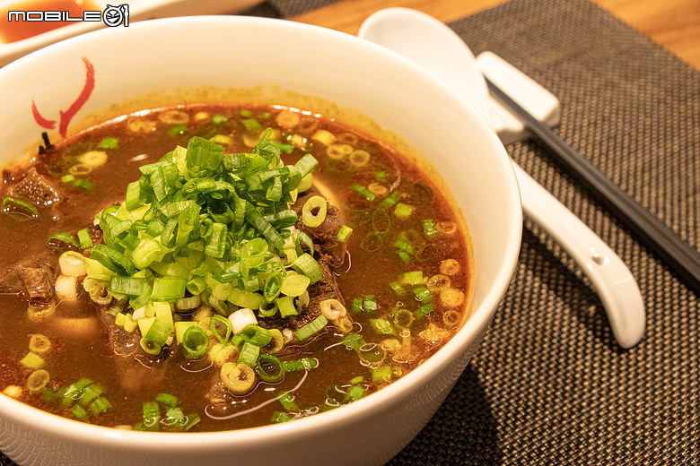 【翹班去哪爽EP.6】保養順便吃米其林必比登美食？跟著蔣大朝聖台北保時捷中心，解鎖車迷們的圓夢聖地！