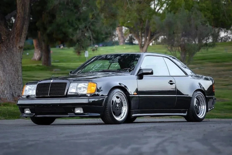 Mercedes-Benz 300 CE-24 AMG 3.4寬體版現身拍賣 272hp經典直六絕響！