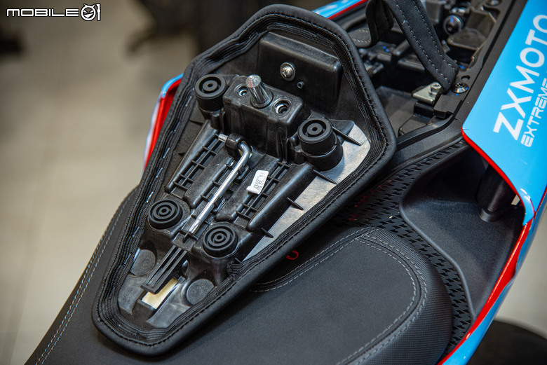 張雪機車 ZXMOTO 820RR實車開箱｜來自中國的三缸戰鬥機！WSBK SSP賽事當紅炸子雞！