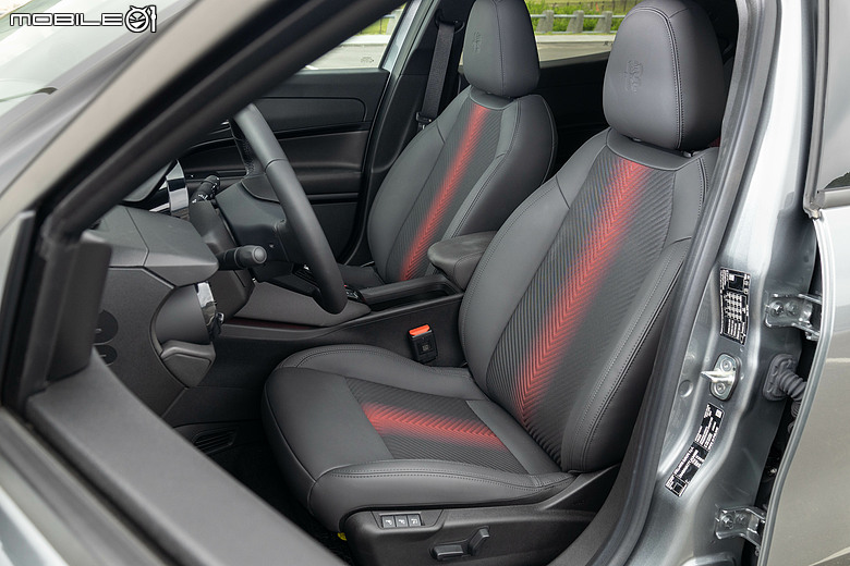 Alfa Romeo Junior Ibrida 試駕｜風格獨具、外型亮眼的義式精品小休旅！