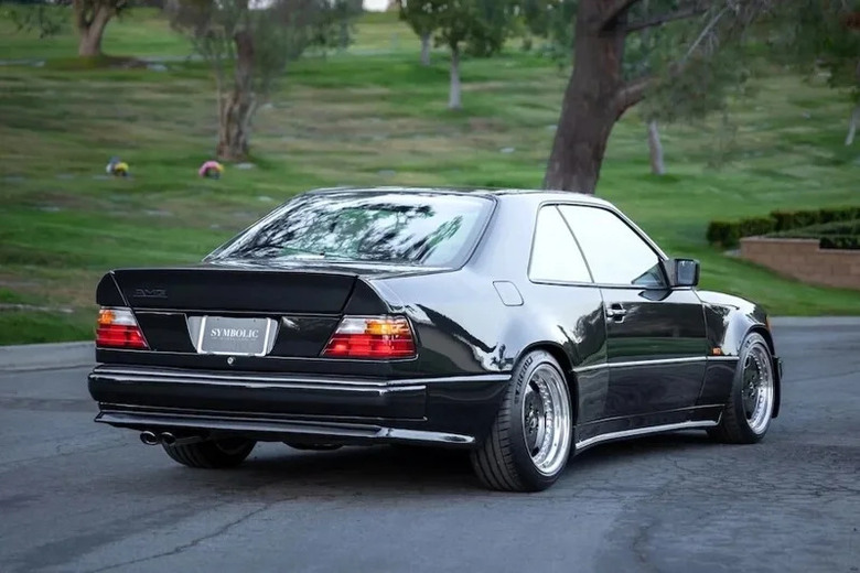 Mercedes-Benz 300 CE-24 AMG 3.4寬體版現身拍賣 272hp經典直六絕響！