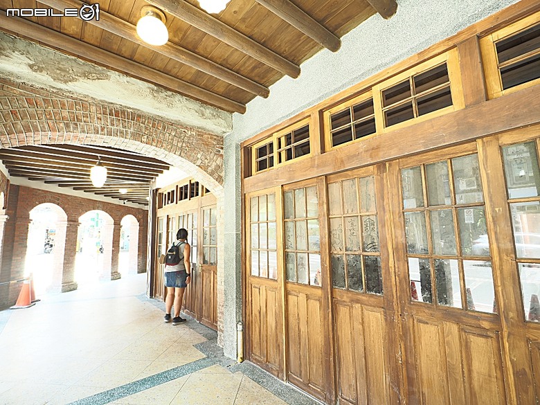新芳春行、波麗路餐廳、黑美人大酒家、大千百貨、渭水驛站，還有美味吐司PILLO Bakery & café及好吃的大稻埕魯肉飯 — 2026初夏之大稻埕散策 東段 — 延平北路二段兩側及東側