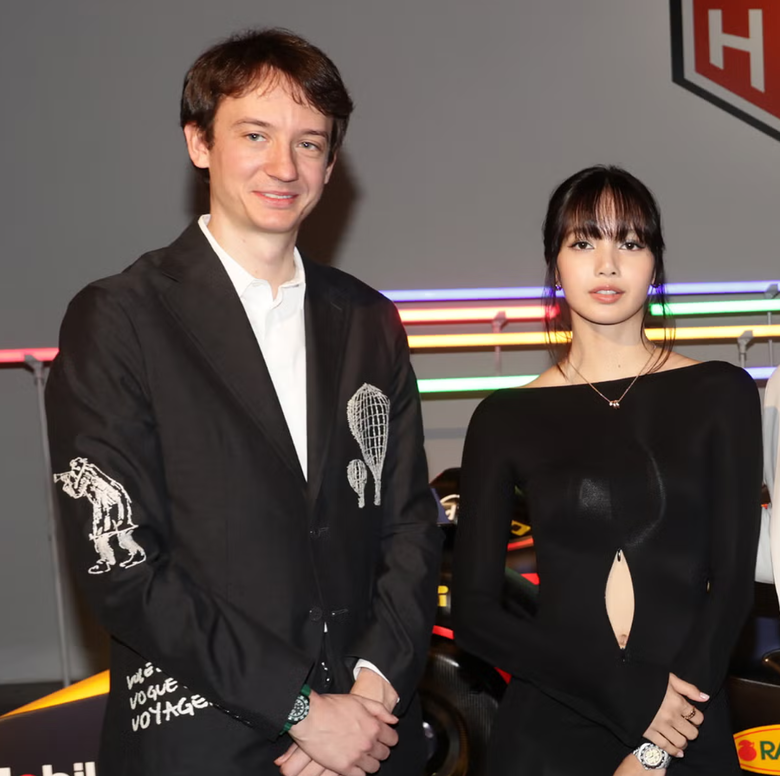 獨家爆料:斷開 LVMH 豪門!Lisa 狂砸千萬喜提「手排老馬」Ferrari Testarossa,是心碎宣洩還是向歐洲「老錢階層」遞交的終極戰書?