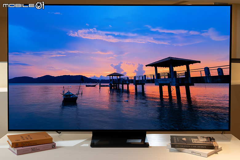 電視一台真的夠嗎?Samsung Micro RGB R85H 與 OLED S90H 智慧顯示器實測體驗|客廳共享、書房沉浸的電視新分工
