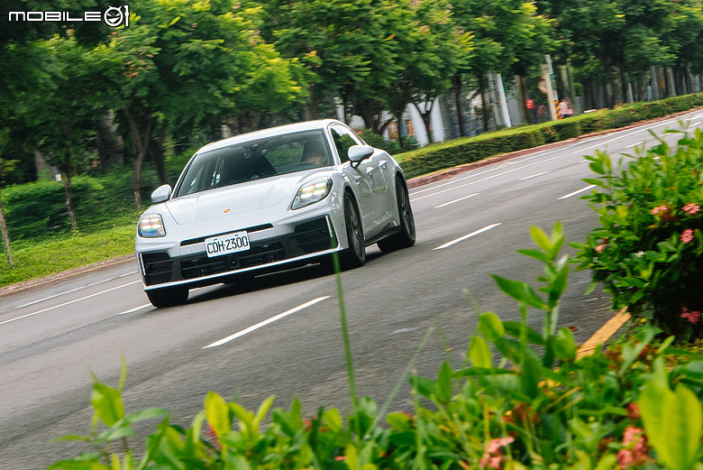 Porsche Panamera 4S E-Hybrid 試駕｜不張揚的快，更顯從容！