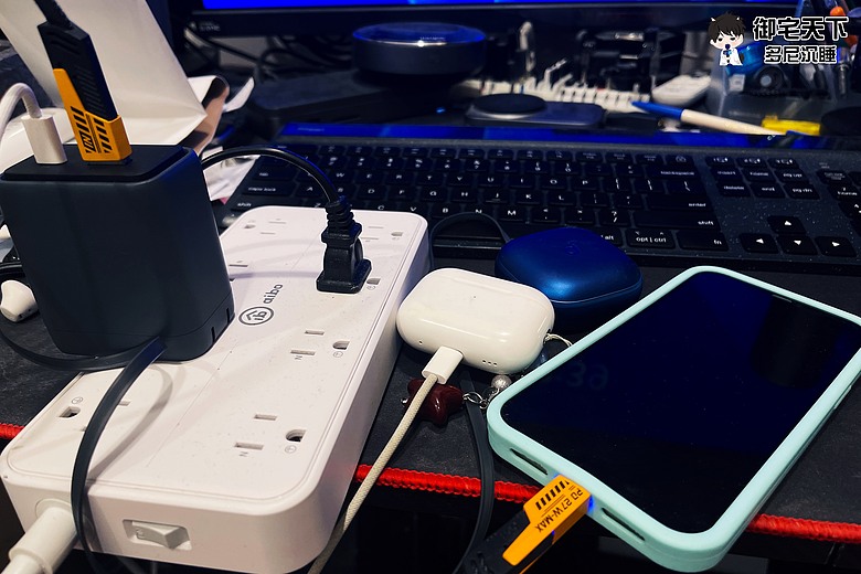 點我看大圖 開箱|AUKEY C12 67W 氮化鎵自帶線充電器 - 67W 大功率能為筆電充電,搭配伸縮線設計,拉取順暢、充電更方便!