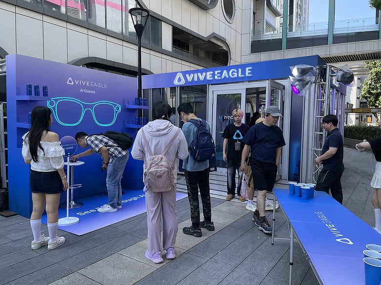 衝了!三創快閃店體驗HTC Vive Eagle