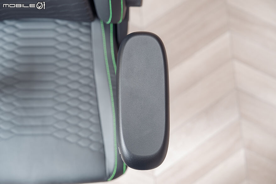 Razer Iskur V2 NewGen 開箱體驗|具備多樣可調+腰部支撐系統的人體工學電競椅