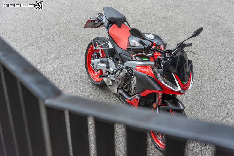 點我看大圖 Aprilia Tuono 660 試駕報告|手握燥熱戰鬥純血,電控帶來千變萬化!