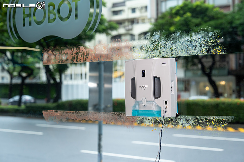 HOBOT-SP10 玻妞雙刮刀擦窗機器人登場｜窗戶清潔終於不只會擦，還能把水痕刮乾淨