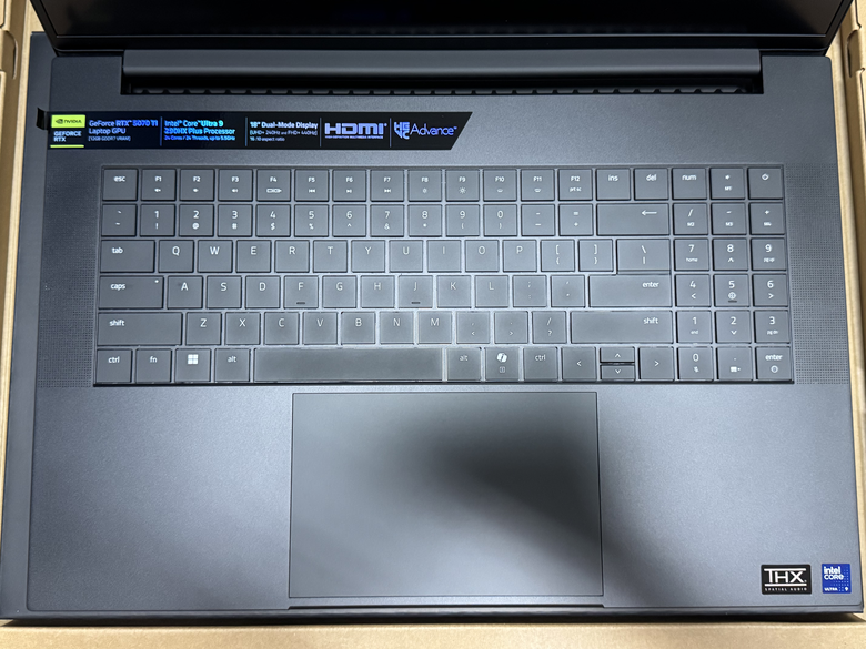 Razer Blade 18 (2026)簡單開箱