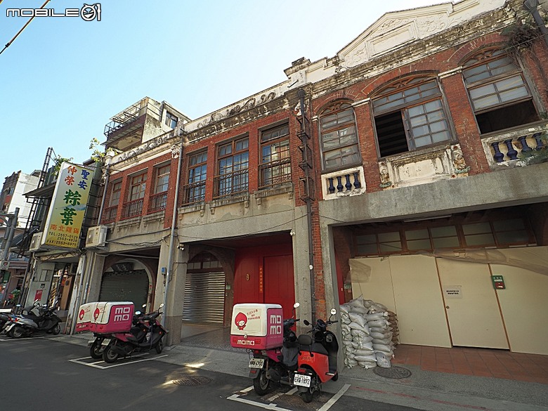 大稻埕歷史風貌特定專用區、Olympus Plaza Taipei、永樂町派出所、十連棟、大稻埕辜宅、福生堂醫院，順便品嚐昭和浪漫洗濯屋的烤糰子與甜點冰品 — 2026初夏之大稻埕散策 北段 — 民生西路以北至民權西路大橋頭站之間
