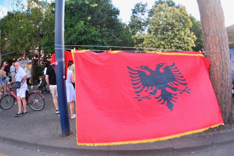 阿爾巴尼亞🇦🇱第一天 - 首都地拉那美食現代建築之旅