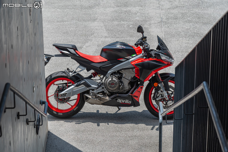 點我看大圖 Aprilia Tuono 660 試駕報告|手握燥熱戰鬥純血,電控帶來千變萬化!