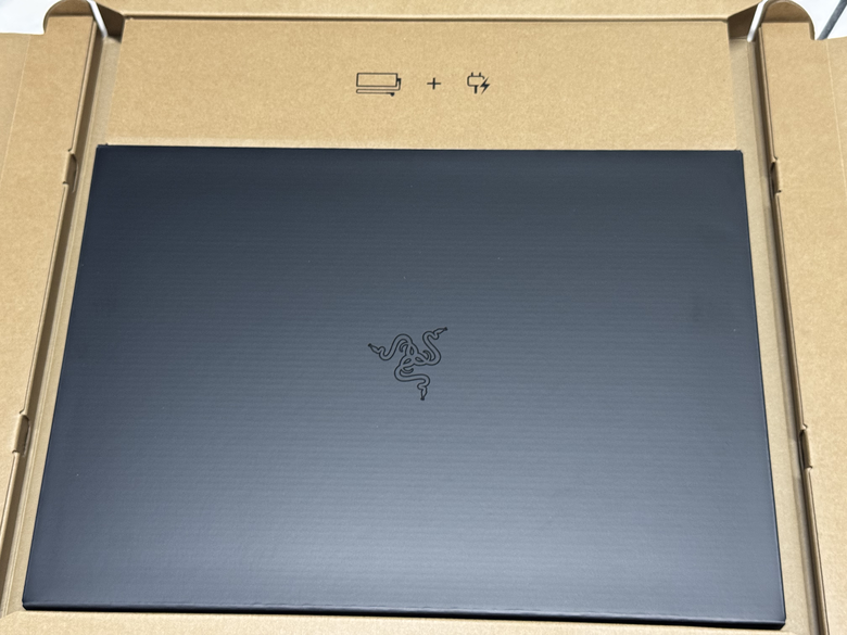 Razer Blade 18 (2026)簡單開箱