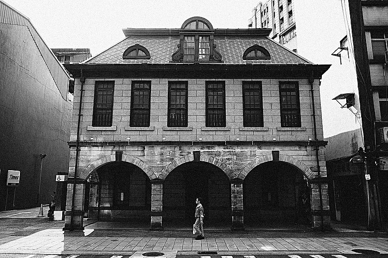 RICOH GR IV Monochrome 評測報告｜以純粹光影、譜寫口袋裡的黑白詩篇！
